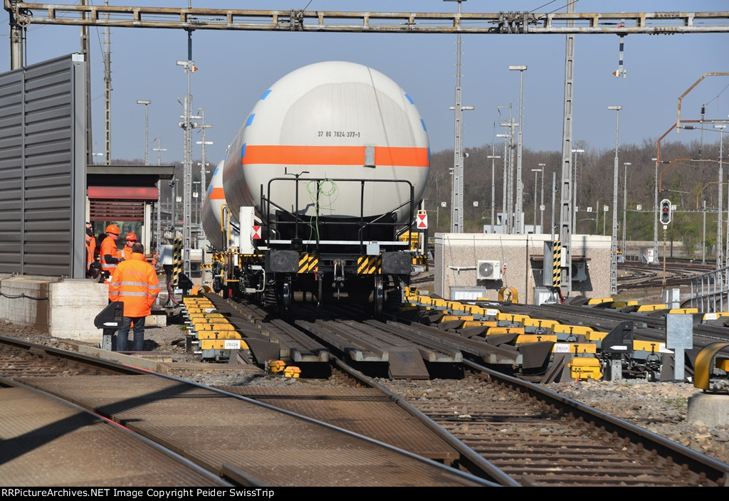 Digital Automatic Coupling test train in Switzerland